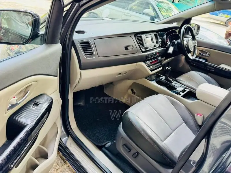 Kia Carnival Luxury 7 Seat Sunroo 2015