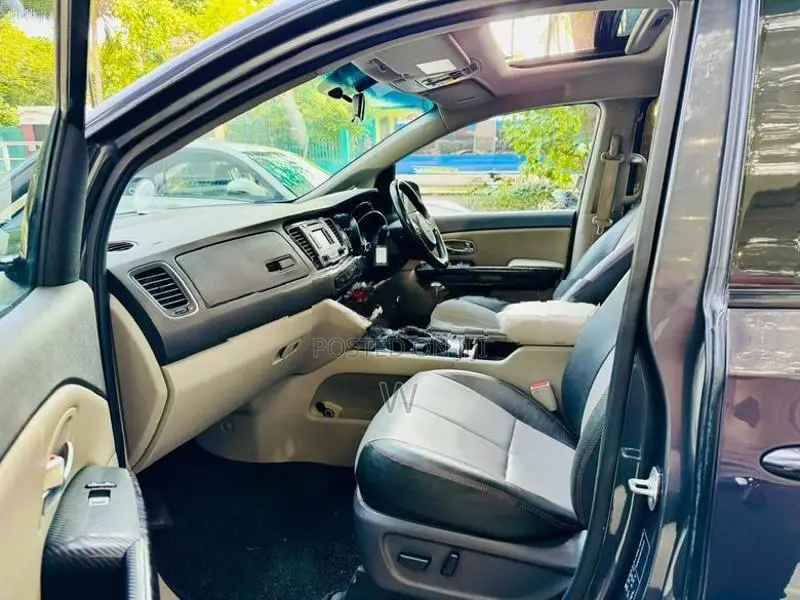 Kia Carnival Luxury 7 Seat Sunroo 2015