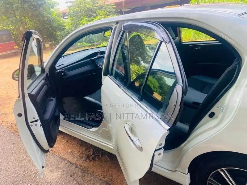 Toyota Axio WXB 2017