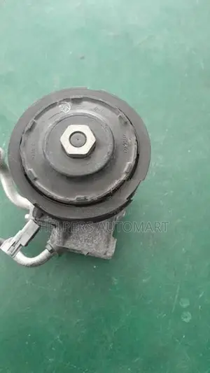 Toyota Vitz KSP130 AC compressor