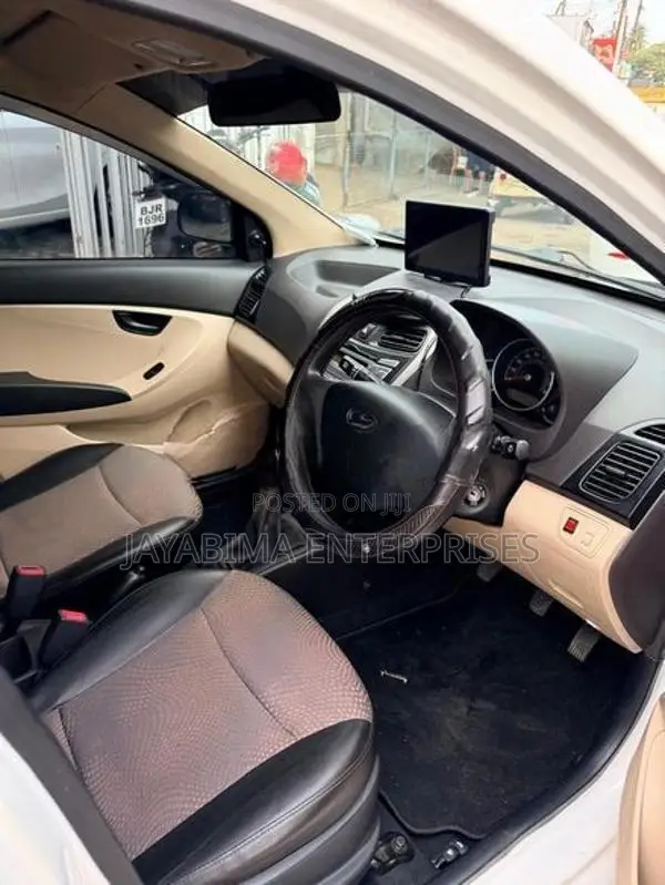 Hyundai Eon White 2016
