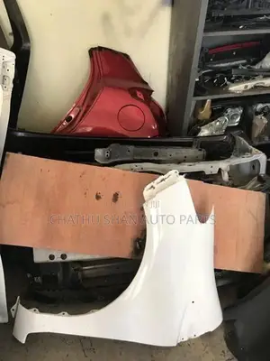 Toyota vitz ksp 130 fender