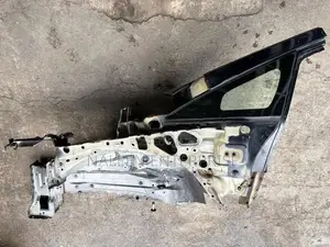 Toyota Prius 30 Front Left Side Cut Shock Mount Panel