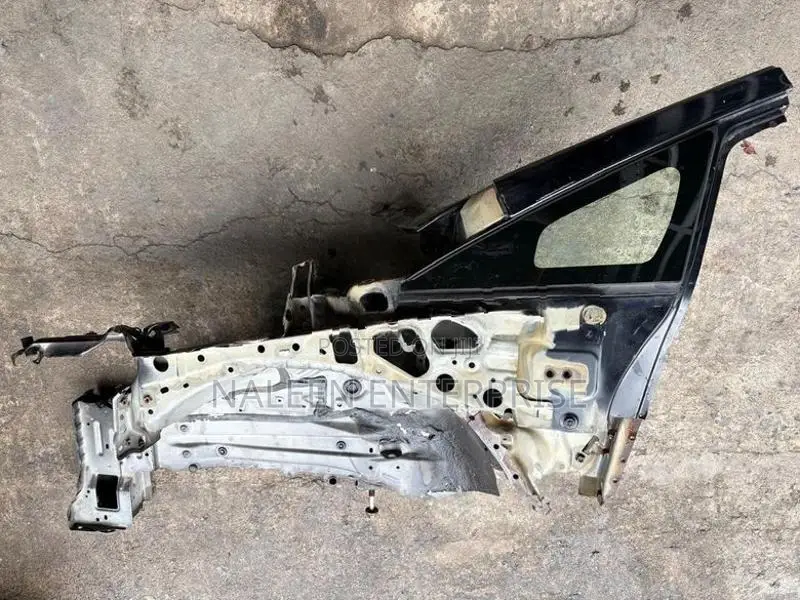 Toyota Prius 30 Front Left Side Cut Shock Mount Panel