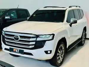 Toyota Land Cruiser Sahara ZX V6 highest B/New 2025
