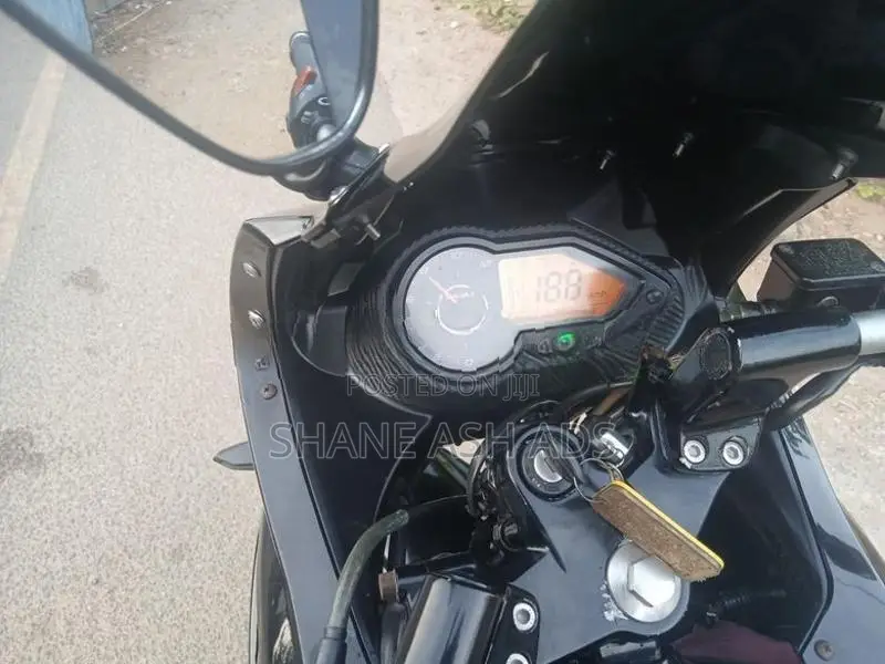 Bajaj Pulsar 220F 2010
