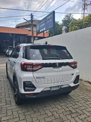 Toyota Raize Z apple play 4way 2026