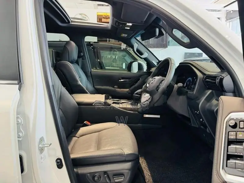 Toyota Land Cruiser Sahara ZX V6 highest B/New 2025