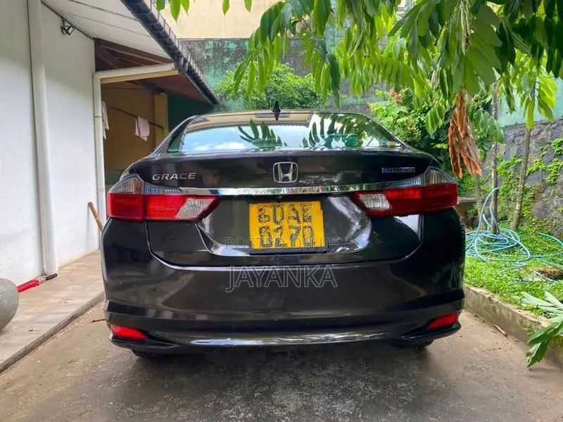 Honda Grace 2015