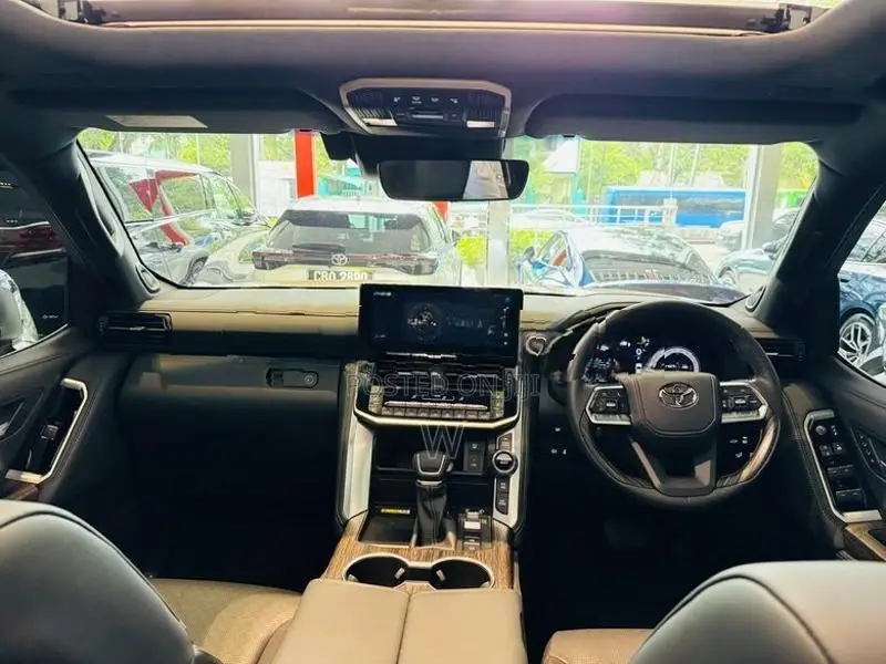 Toyota Land Cruiser Sahara ZX V6 highest B/New 2025