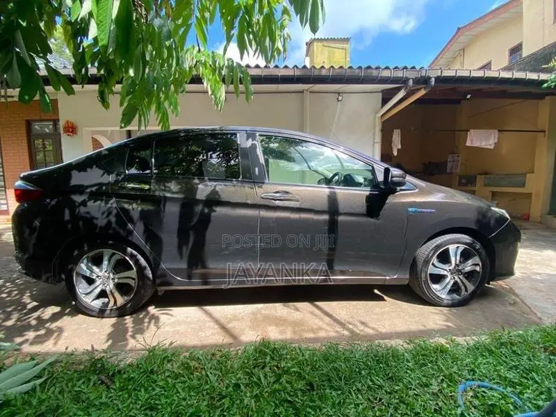 Honda Grace 2015