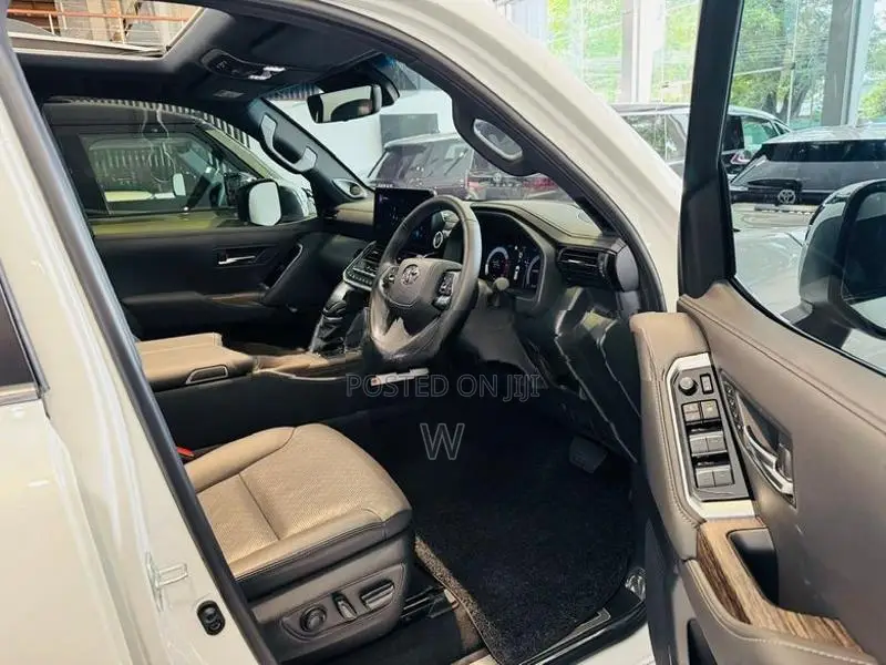 Toyota Land Cruiser Sahara ZX V6 highest B/New 2025