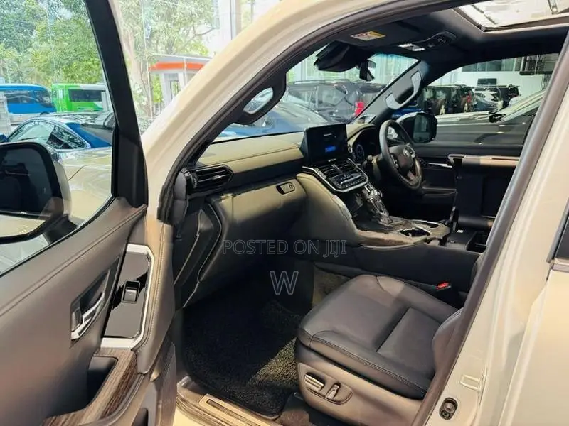 Toyota Land Cruiser Sahara ZX V6 highest B/New 2025