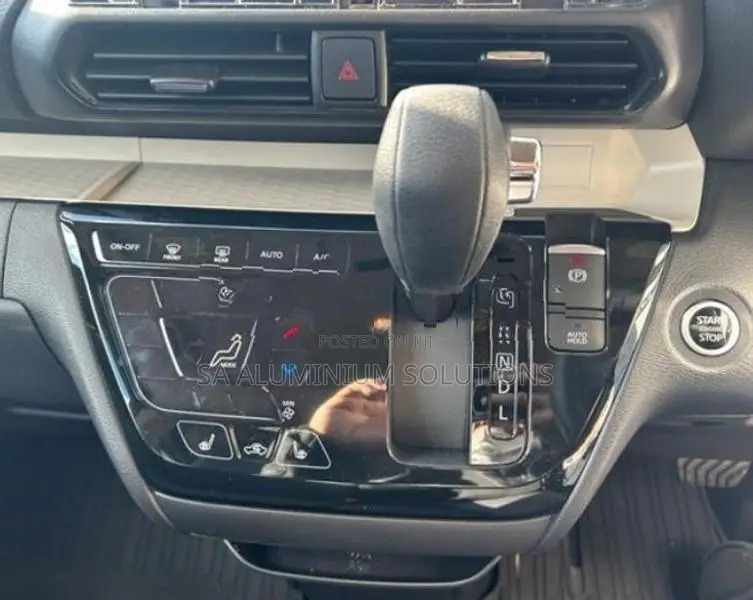 Mitsubishi Delica G Premium 2025