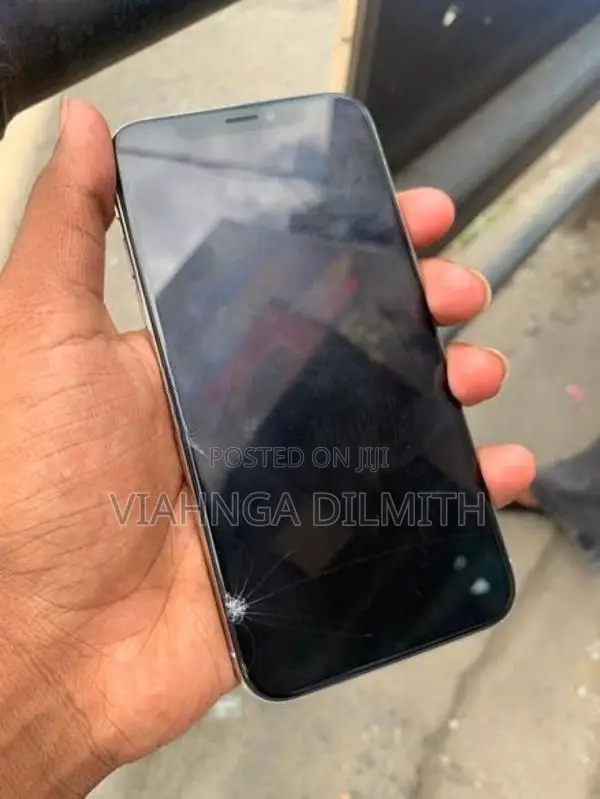 Apple iPhone XS (Used)