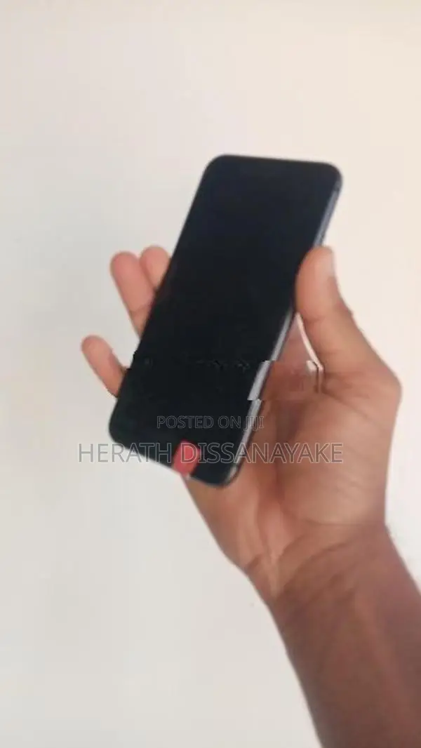 Apple iPhone 8 64GB (Used)