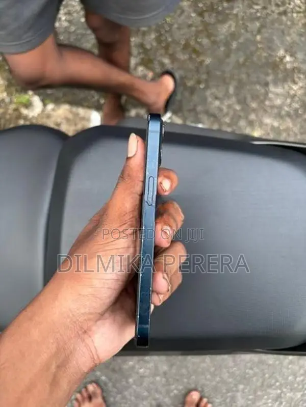 Apple iPhone 13 (Used)