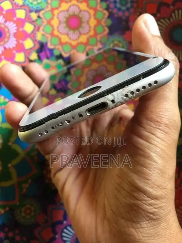 Apple iPhone SE 2 (Used)