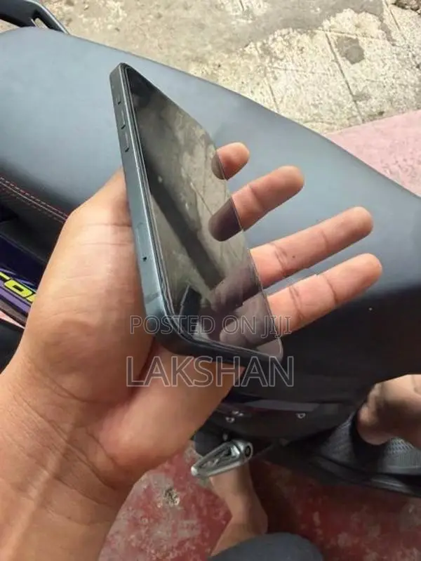 Apple iPhone 13 (Used)