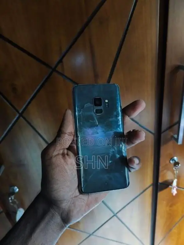 Samsung Galaxy S9 64 Gb (Used)