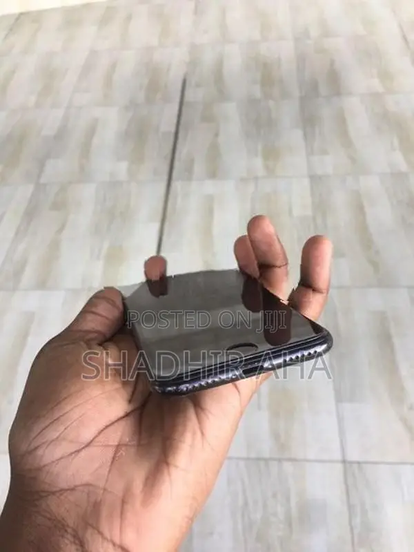 Apple iPhone 7 (Used)