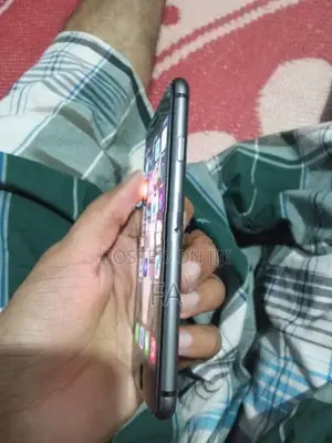 Apple iPhone 8 64 GB (Used)
