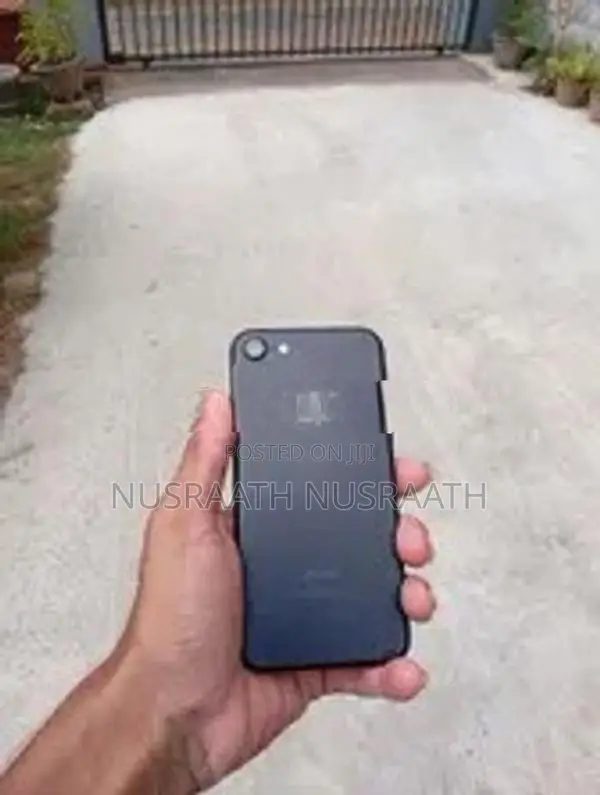 Apple iPhone 7 (Used)