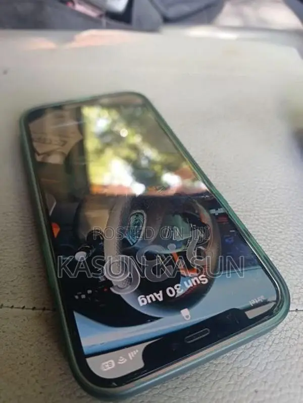 Apple iPhone 12 (Used)