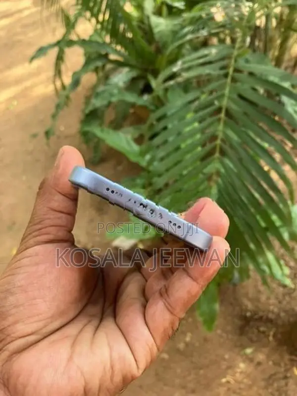 Apple iPhone 17 (Used)