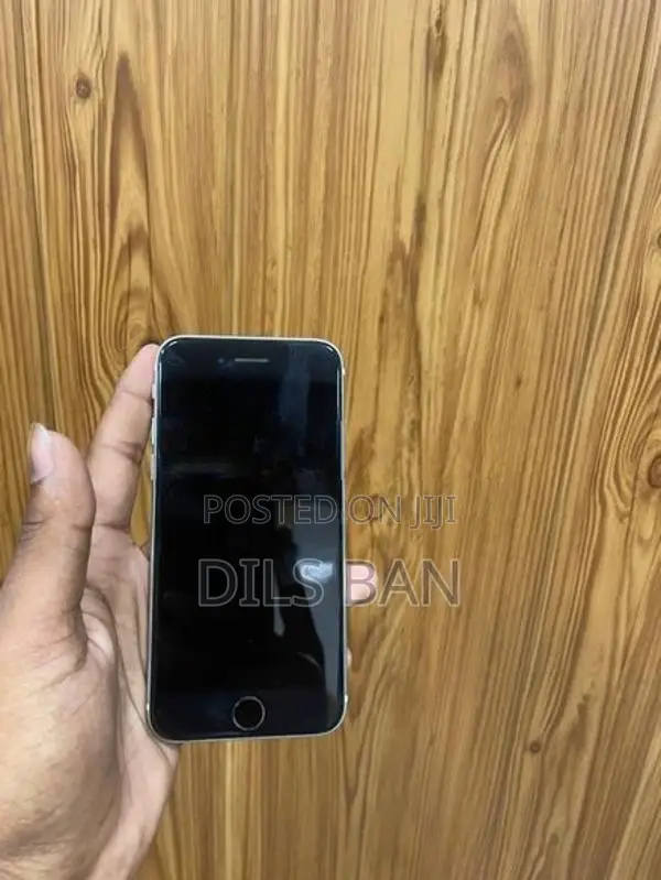 Apple iPhone SE 2 128GB (Used)