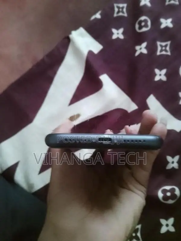 Apple iPhone 11 (Refurbished)