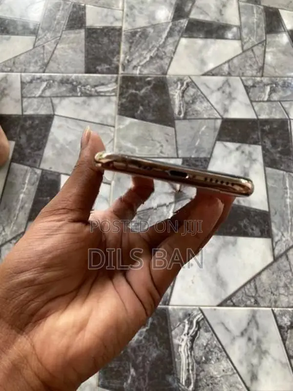 Apple iPhone XS (Used)