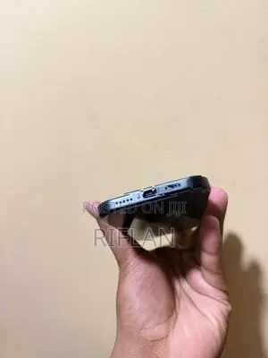 Apple iPhone 16 (Used)