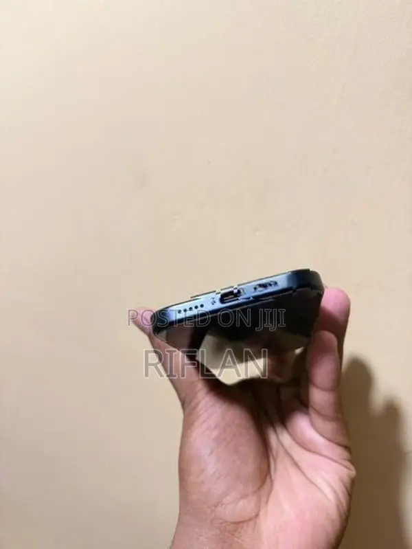 Apple iPhone 16 (Used)