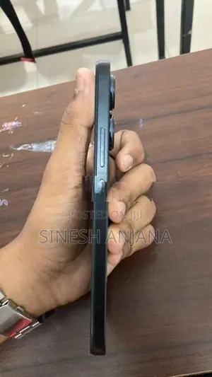 Realme V13 (Used)