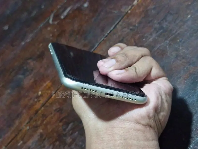 Apple iPhone 11 All Clean (Used)