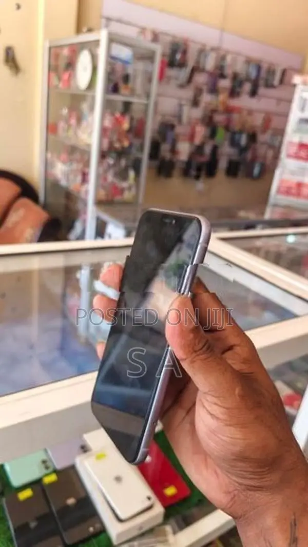 Apple iPhone 11 (Used)