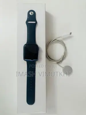 Apple Watch Series 7 (45mm) ) GPS