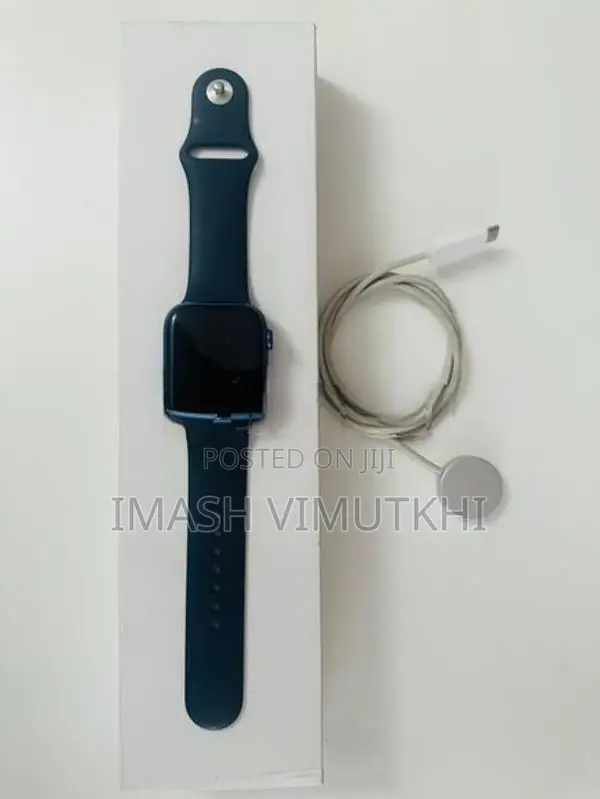 Apple Watch Series 7 (45mm) ) GPS