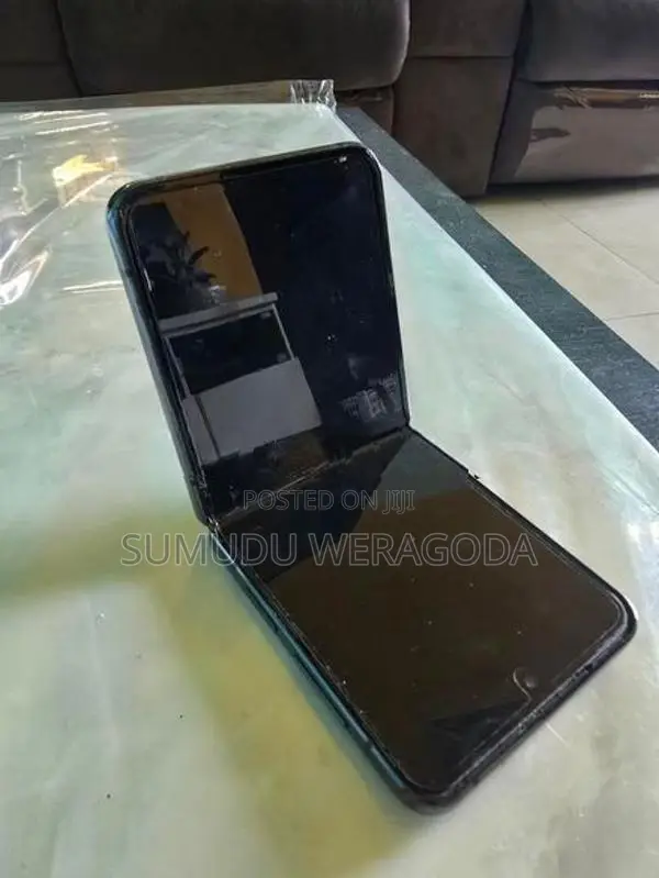 Samsung Z Flip 4 (Used)