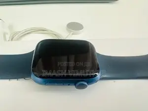 Apple Watch Series 7 (45mm) ) GPS