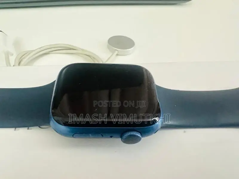 Apple Watch Series 7 (45mm) ) GPS