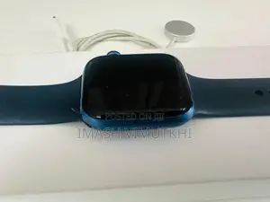Apple Watch Series 7 (45mm) ) GPS