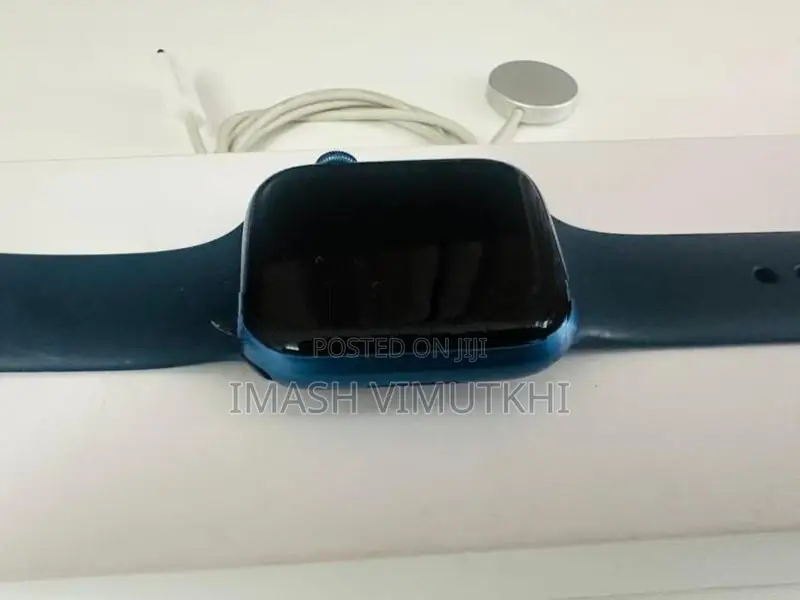 Apple Watch Series 7 (45mm) ) GPS