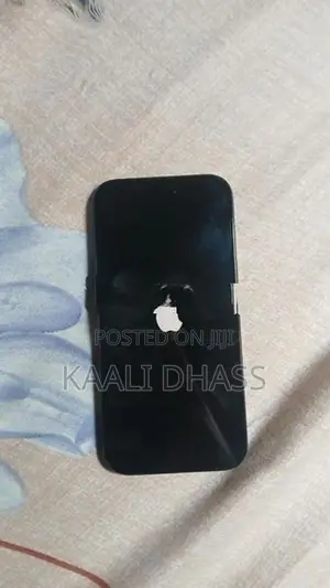 Apple iPhone 15 Black (Used)