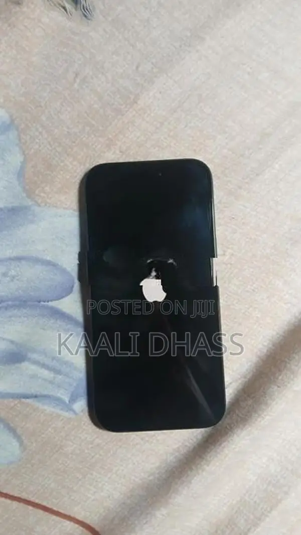 Apple iPhone 15 Black (Used)