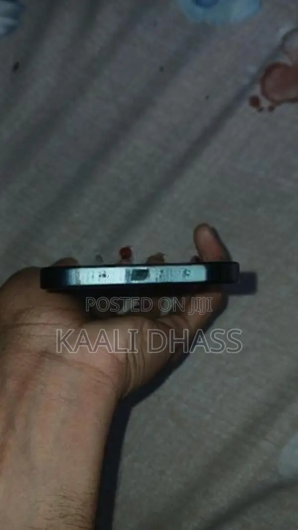 Apple iPhone 15 Black (Used)