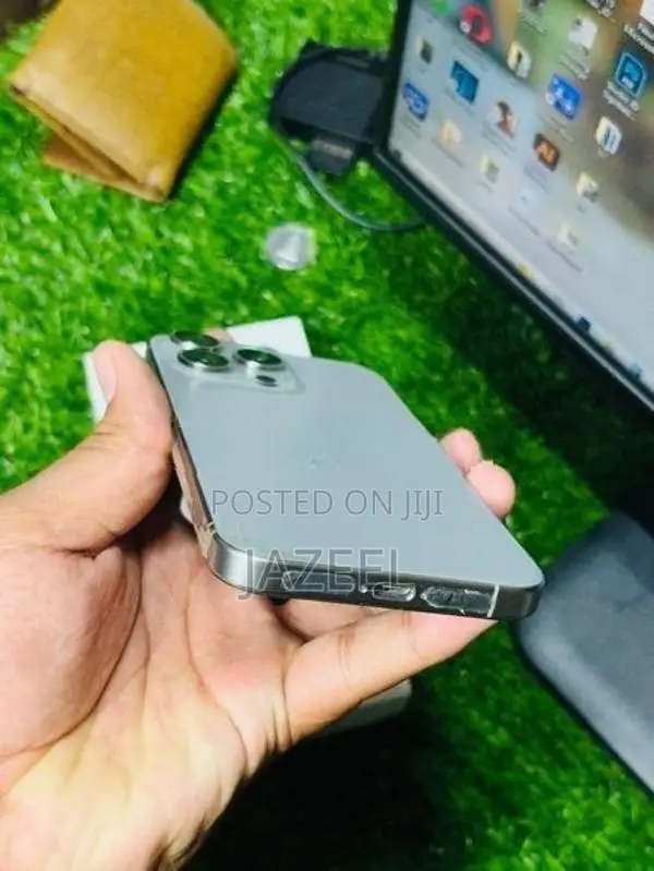 Apple iPhone 15 Pro Max Natural (Used)