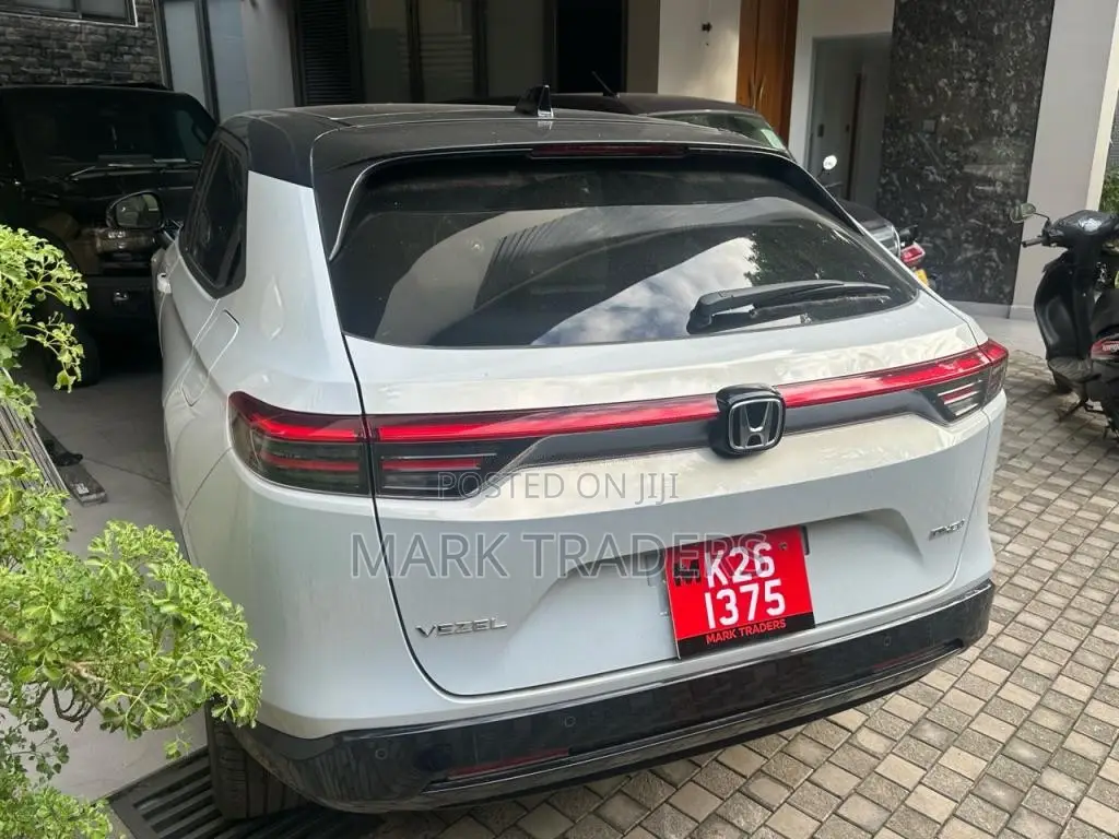 Honda Vezel Z PLAY MOON ROOF 2026 SUV Brand New