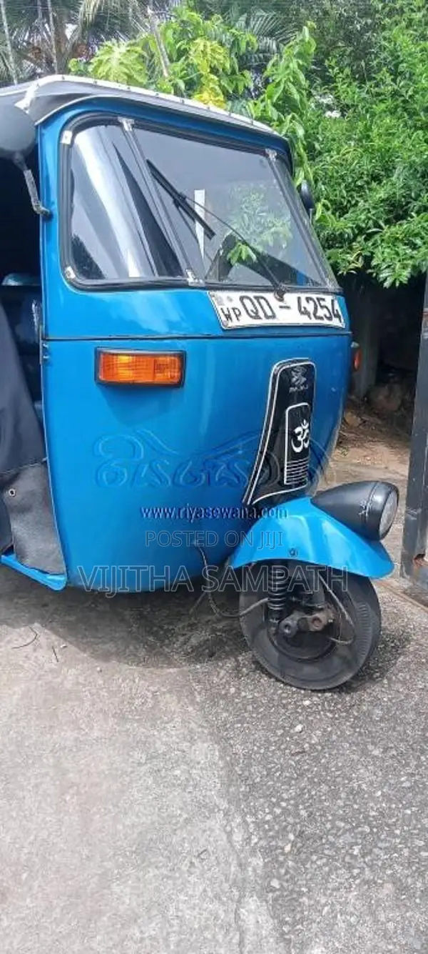 Bajaj RE 2 Stroke 2005 Three Wheel (Used)